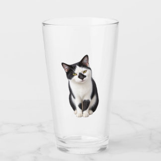 Reizendes Tuxedo-Hauskatzen-Kätzchen Glas