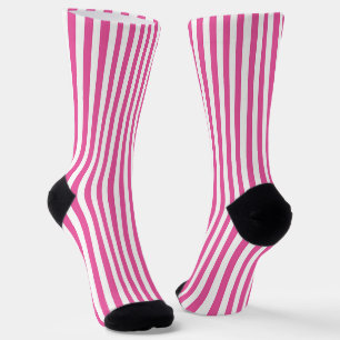 Reizvolle heißrosa und weiße vertikale Streifen Socken