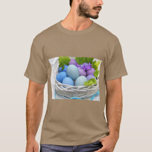 Reizvolle Ostereier im Korb Freude T-Shirt