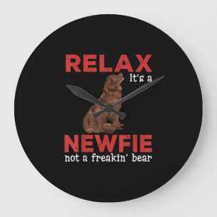 Relax its a newfie Cute newfoundland dog Große Wanduhr