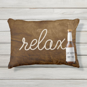 Relaxseil auf Ledertextur mit Bier Kissen Für Draußen