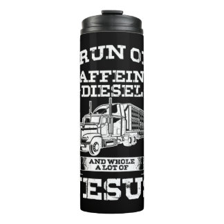 Religiöse LKW-Fahrer laufen auf Koffein-Lot Thermosbecher