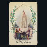 Religious Our Lady of Fatima katholische Vintag Magnet<br><div class="desc">1917 mit den drei Fatima Children, Lucia, Jacinta, & Francisco ein schönes, nach Maß entworfenes Bild von Or Lady of Fatima. Unsere Fátima-Dame, die formell als "Unsere Frau des Heiligen Rosenkranzes von Fátima" bekannt ist, ist ein römisch-katholischer Titel der gesegneten Jungfrau Mary, basierend auf den berühmten Marian-Erscheinungen, die 1917 von...</div>