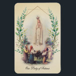 Religious Our Lady of Fatima katholische Vintag Magnet<br><div class="desc">1917 mit den drei Fatima Children, Lucia, Jacinta, & Francisco ein schönes, nach Maß entworfenes Bild von Or Lady of Fatima. Unsere Fátima-Dame, die formell als "Unsere Frau des Heiligen Rosenkranzes von Fátima" bekannt ist, ist ein römisch-katholischer Titel der gesegneten Jungfrau Mary, basierend auf den berühmten Marian-Erscheinungen, die 1917 von...</div>
