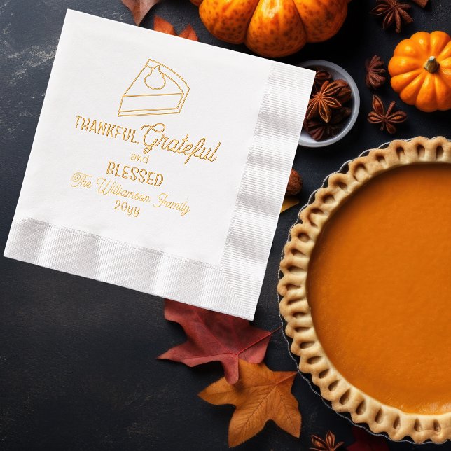 Remerciement Citrouille Pie Merci Gratuit Béni (Thanksgiving Pumpkin Pie "Thankful, Grateful and Blessed" Family Name and Year Stamped Foil Napkins)
