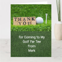 Boule de golf et tee de golf sur herbe verte carte