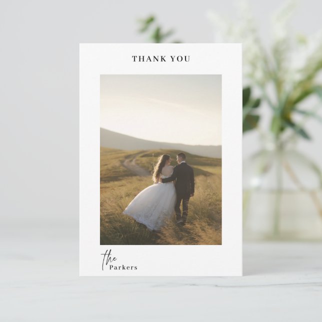 Remerciements Carte de remerciement de mariage à l'écriture mode (Debout devant)