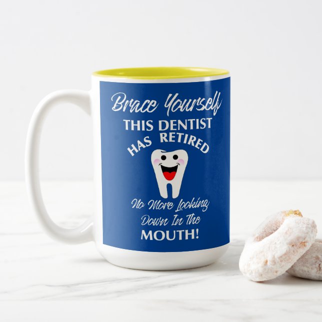 Remüde Dentist Funny Novelty Retirement Graphic m Zweifarbige Tasse (Mit Donut)