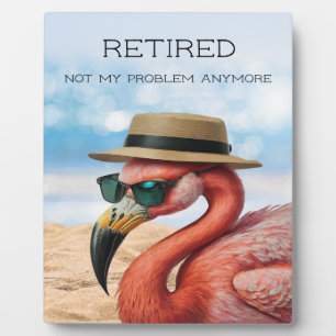 Remüde Flamingo am Strand mit Hut und Sonnenbrille Fotoplatte