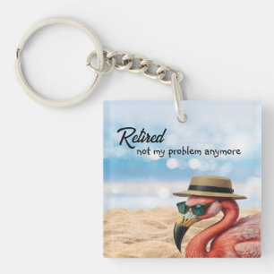 Remüde Flamingo am Strand mit Hut und Sonnenbrille Schlüsselanhänger