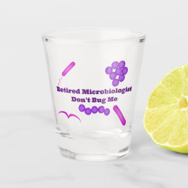 Remüde Mikrobiologe, täusche mich nicht. Schnapsglas