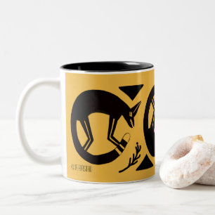 Renards et fleurs antiques sur mug jaune indien
