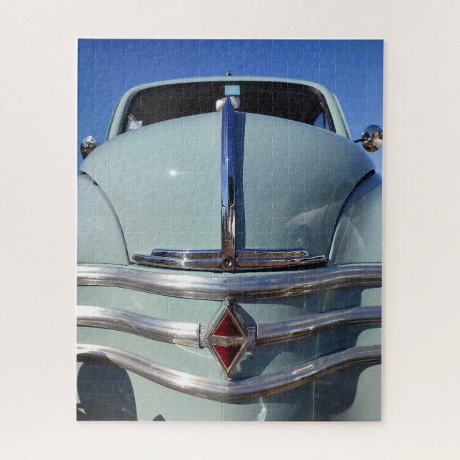 Renault 4CV, französisches Oldtimer-Auto. (Vertikal)