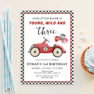 Rennwagen Young Wild & Drei-Jungen-Geburtstag Einladung