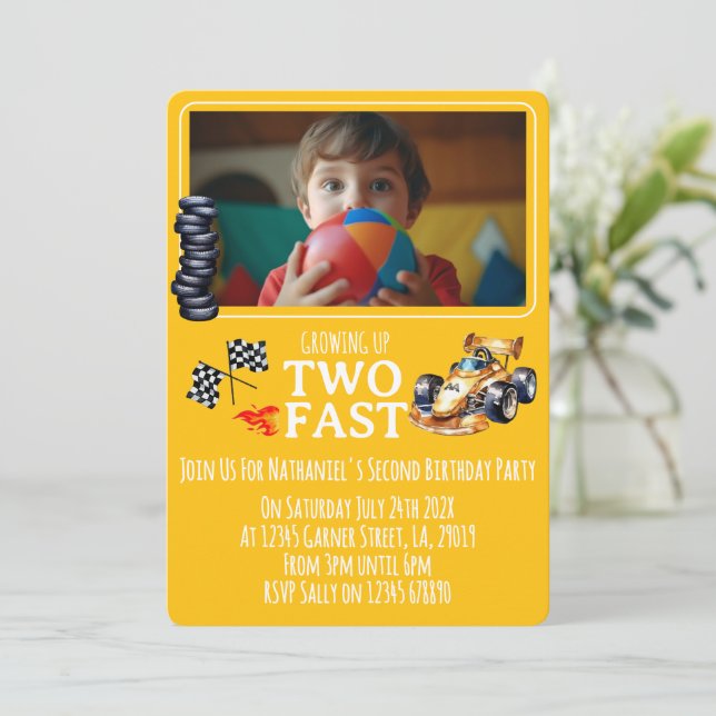 Rennwagen Zweijährige Foto Party Einladung (Stehend Vorderseite)