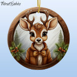 Rentier, Hirsch, Antler, Fawn, Rustikaler 🦌 🎄 Keramik Ornament<br><div class="desc">Dieser Rentierschmuck mit einem runden, braunen Holzrahmen mit Weihnachtsbeeren und grünen Blätter verleiht ihm einen rustikalen und gemütlichen Look. Im Inneren des Ornaments, ein niedliches Baby-Tier, Hirsche mit Geweih, in einem Cartoon grafischen Stil, mit einer braunen Jacke und Bug-Krawatte, stehend im Vordergrund. Die Kiefernbäume im Hintergrund vervollständigen den Charme dieser...</div>