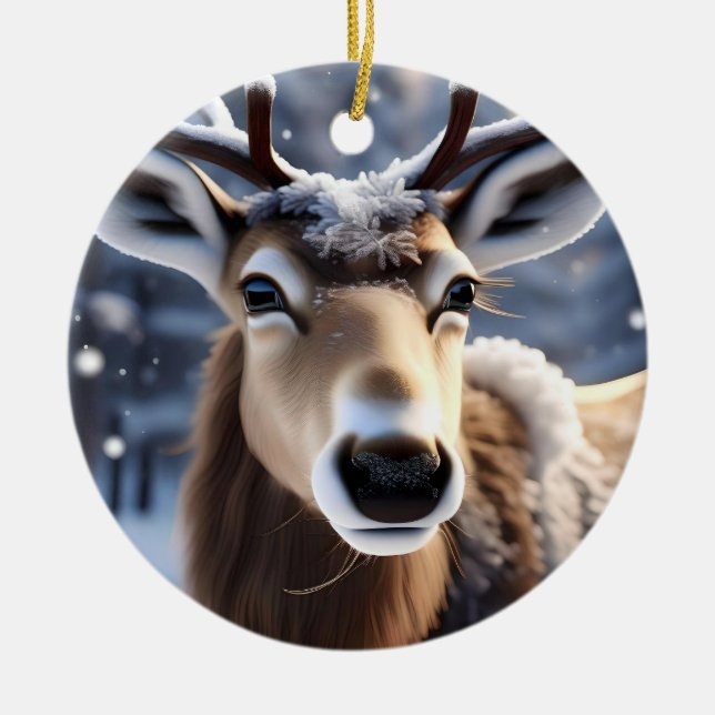 Rentier Magic: Nahes Up von Santas Loyal Companion Keramik Ornament (Vorne)