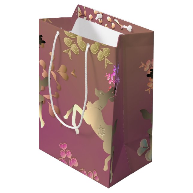 Rentiere und Schneeflocken Mittlere Geschenktüte (Vorderseite Schrägansicht)