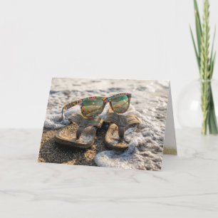 Rentner-Sonnenbrille und Sandalen in der Meeresbra Karte