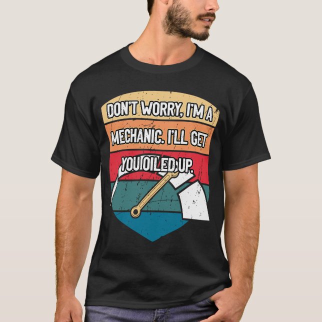Reparatur von Autos mit geöltem Auto T-Shirt (Vorderseite)