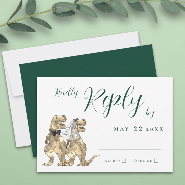 Réponse du Mariage de thème Dinosaur (Dinosaur theme wedding RSVP card dark green with T-Rex dino bride and groom and elegant script)