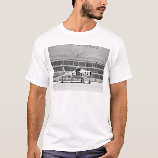 Republik F-84F auf der Rampe an Moffett Feld T-Shirt (Vorderseite)