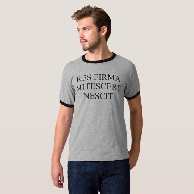 Res Firma Mitescere Nescit T-Shirt (Vorne ganz)