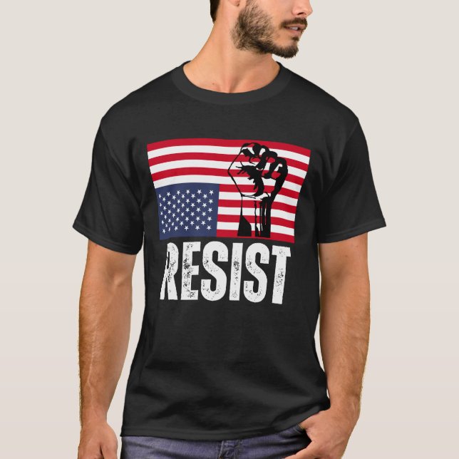 Resist Distressed Upside Down American Flag USA T-Shirt (Vorderseite)