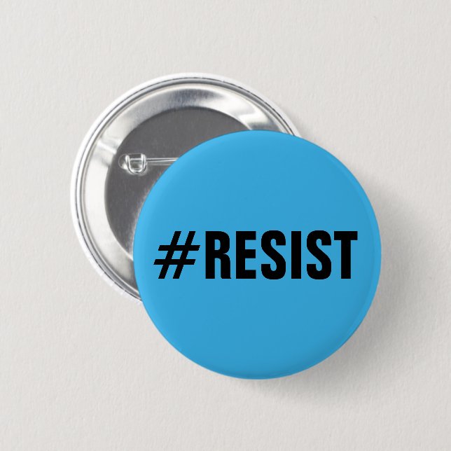 #Resist, fett schwarzer Text auf hellblau, alle Ka Button (Vorne & Hinten)