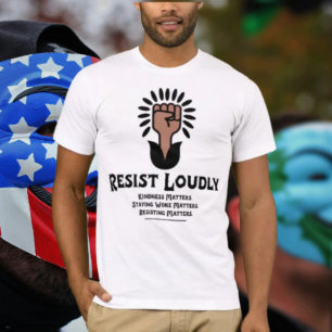 Résistez à la T-shirt   Poing levé pour la justice