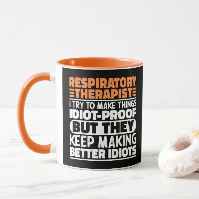 Respiratorischer Therapeut versuche, die Dinge lus Tasse (Mit Donut)