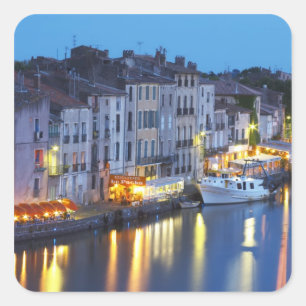 Restaurants entlang dem Fluss l'Herault. L'Herault Quadratischer Aufkleber