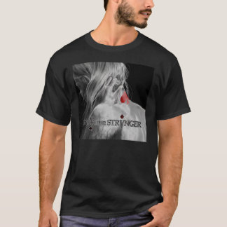 Restez le T-shirt noir plus étrange