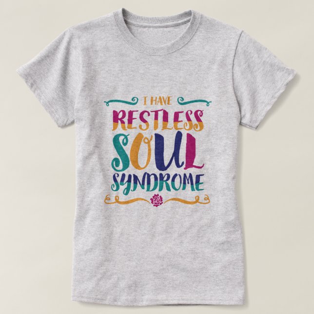 Restless Soul Syndrom Typografie Hippie T-Shirt (Design vorne)