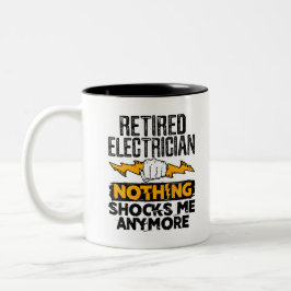 Retired Electrician Nothing Shocks Me Anymore Zweifarbige Tasse
