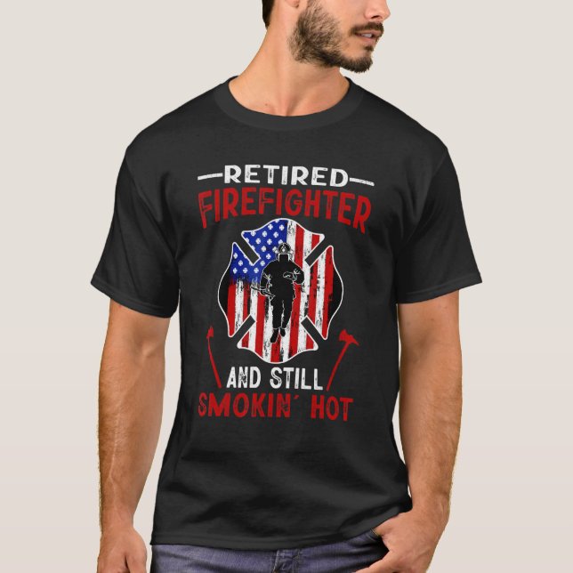 Retired Firefighter And Still Smokin Hot American  T-Shirt (Vorderseite)