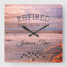 Retired Now On Any Name Time Rustic Board Image Quadratische Wanduhr