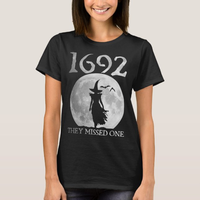 Retro 1692 sie vermissten eine Hexe Salem 1692 Hal T-Shirt (Vorderseite)