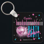 Retro 70's Neon Look Disco Ball Bachelorette Schlüsselanhänger<br><div class="desc">Mit diesem Retro-Disco-Ball "Welcome" zu [name's] "Bachelorette Disco Party" in Rosa, Elektro-Blau und Rosa- und Silberton mit rosa, blauen und silberfarbenen Sternen (keine Folie) auf schwarzem Hintergrund können Sie in die 70er und Party zurückblicken. Beachten Sie, dass der Name von bachelorette in rosa bearbeitbarem Skripttext steht. Das Textdesign von "Welcome"...</div>