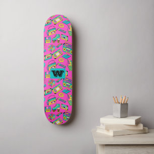 Retro 80er 90er Spaß Bunte Tech Neon Rosa Monogram Skateboard