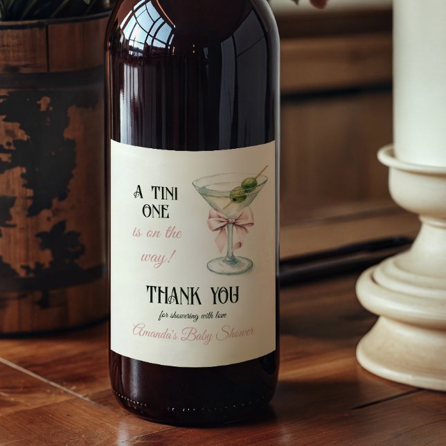 Retro A Tini One Martini Pink Bow Girl Baby Shower Weinetikett (Von Creator hochgeladen)