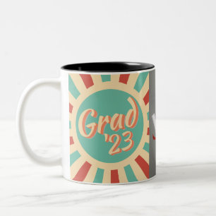 Retro Abschluss Class 2023 Individuelle Name-Glück Zweifarbige Tasse