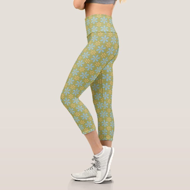 Retro Abstrakt Blau und Gelb Blumen auf Grün Capri Leggings (Links)