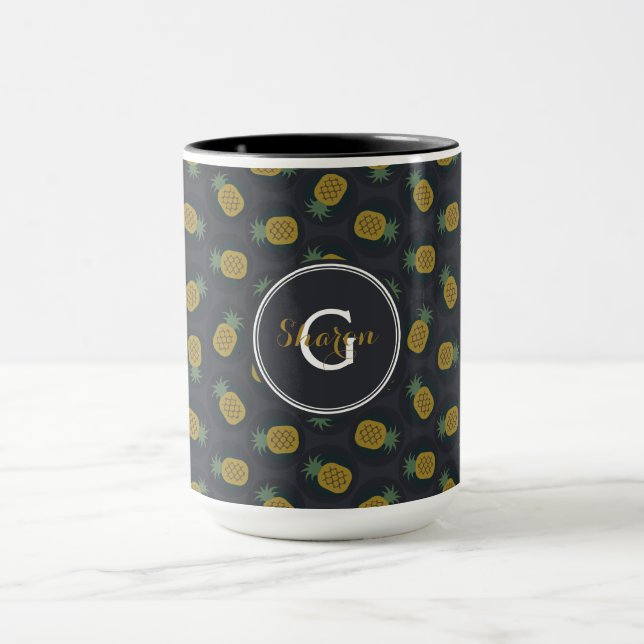 Retro-Ananas-Muster aus schwarzem Gold, Monogramm Tasse (Zentrum)