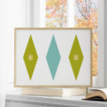 Retro Aqua Blue Green Yellow Stars Diamonds Poster<br><div class="desc">Dieses moderne Poster aus der Mitte des Jahrhunderts verfügt über 3 große Diamanten mit 2 Sternen in der Mitte,  in einer Kombination der Farben Aqua blau,  Avocado grün und gelb. Das würde einen Spaß machen an Ihren Wänden!</div>