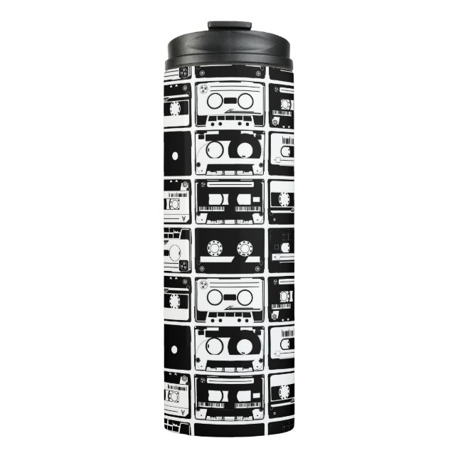 Retro-Audiobänder, altmodisches Muster. Thermosbecher (Vorderseite)