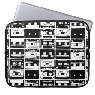 Retro-Audiokassetten, altmodisches Muster. Laptopschutzhülle