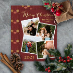 Retro Baubles Merry Christmas 4 Foto von Dk Berry Folien Feiertagskarte<br><div class="desc">Ein kräftiges dunkles Beerenrot mit Goldfolientext "Frohe Weihnachten" vier gerahmte Fotos verschmelzen das Urlaubsstil. Die Rückseite weist ein Wiederholmuster von Baubeln im Retro-Stil der 40-50er Jahre auf dunkelbeerrotem Hintergrund auf. Fügen Sie einfach Ihren Familiennamen und das Jahr zusammen mit Ihren Fotos ein, um das Design zu vervollständigen. Komposites Design von...</div>