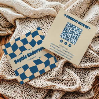 Retro Beige & Blue Wavy Checkerboard with QR Code  Quadratische Visitenkarte