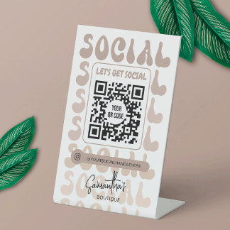 Retro Beige Modern Logo Social Media QR Code Sockelschild